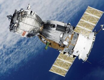 ¿Satélites que rastrean basura? Conoce el proyecto que busca limpiar los océanos de la Tierra