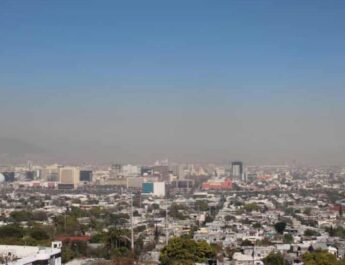 Predomina muy mala calidad del aire en Monterrey