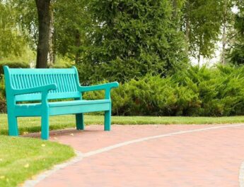 Reciclaje de plástico en mobiliario urbano: una nueva tendencia en sustentabilidad