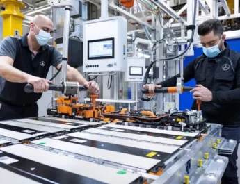 Mercedes-Benz fabricará baterías recicladas un 70% menos contaminantes para sus coches eléctricos