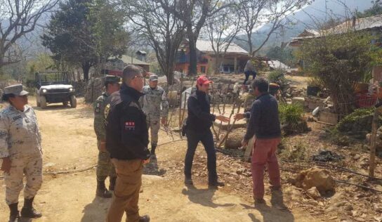 Debido a incendio forestal, evacúan a 12 familias en Santiago, Nuevo León
