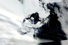 La delgada capa de hielo de la Antártida se derrumba después de la ola de calor