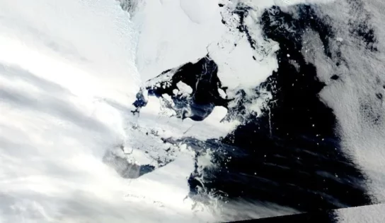 La delgada capa de hielo de la Antártida se derrumba después de la ola de calor